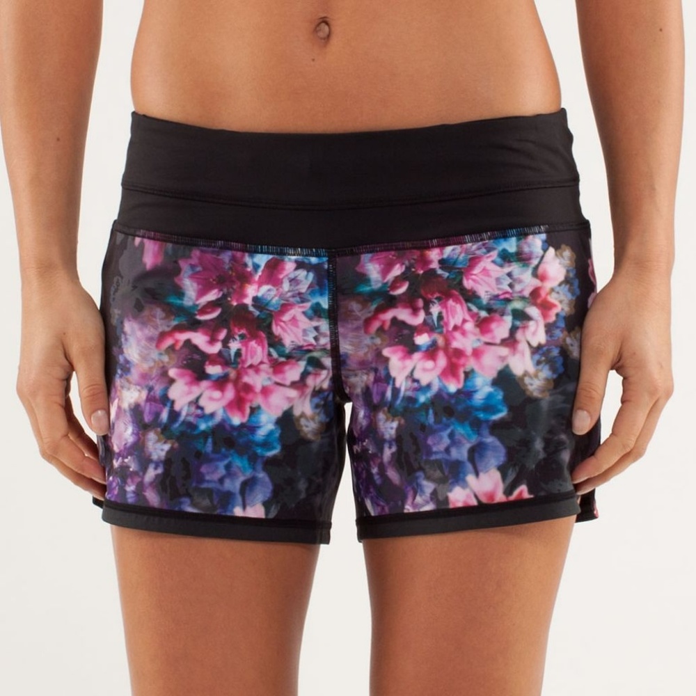 Lululemon Groovy Run Short (Spring Has Sprung)